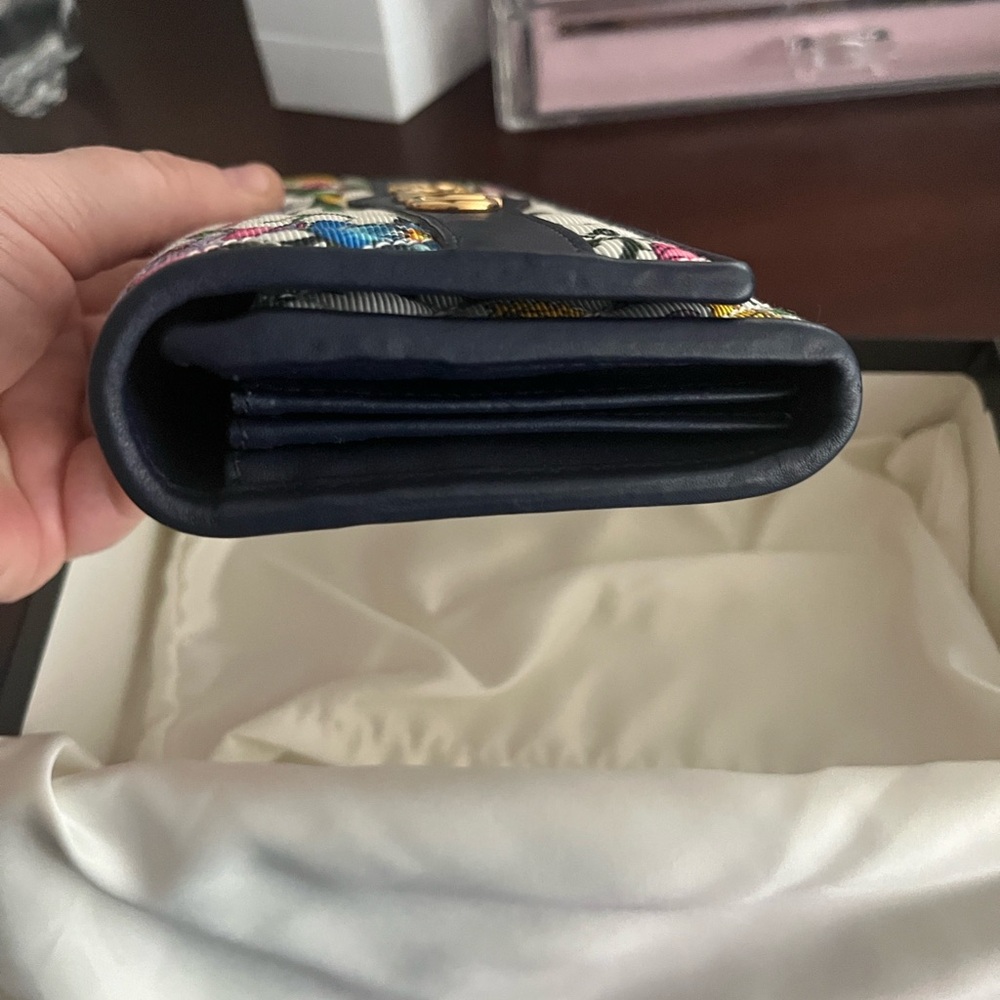 Gucci Zumi Continental Wallet
Quilted Flora Canvas, EUC - Picture 5 of 17